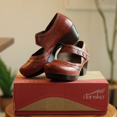 Brand New In Box Dansko Harlow Burnished Full Grain Leather Red Shoe In Size 38. Zappos Shoes, Dansko Shoes, Red Shoes, Boots Shoes, Mule Clogs, Mules Shoes, Full Grain Leather, Fun Stuff, Capsule Wardrobe