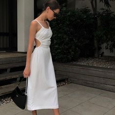 Summer French Style, Minimal Stil, Elegant Casual Dress, Walking Down The Street, Backless Midi Dress, Plaid Shirts, Camisole Dress, Looks Street Style, Black Dresses Casual