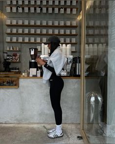 Brown Athleisure Outfit, Athleisure Outfits Aesthetic, Active Wear Outfits Aesthetic, Cold Weather Running Outfit, Elevated Athleisure Outfits, Alo Sportswear, Walk Pilates, Gym Girl Aesthetic Outfit, Athletic Outfits Winter