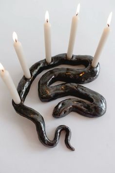 Candle Ceramic Pottery, Cool Pottery Designs, Clay Goth Ideas, Ceramic Art Diy, Insence Holder Ideas Clay, Ceramic Diy Ideas, Snake Ceramics, Argile Aesthetic, Clay Decor Ideas