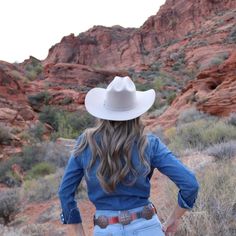 Ariat 3x Hat | Unisex Silver Belly Self Band With 3 Piece Buckle Set Genuine Leather Sweatband Crown: 4-1/4" Brim: 4-1/4" You Will Definitely Look In Style With This Wool Ariat Hat By M & F Western Products. The Quality Of This Hat Will Show And It Will Be Your Favorite To Wear. It Features A Self-Band With 3 Piece Buckle Set And Genuine Leather Sweatband. Treat Yourself To This Stunning Cute Cowgirl Hats, Country Vibes Aesthetic, Womens Cowboy Hat, Cowboy Hat Aesthetic, Western Rodeo Outfits, Ariat Hats, Western Shoot, Cowgirl Hats Western, Cowgirl Photoshoot