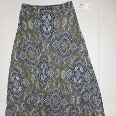 Westport Dark Green And Blue Paisley Crepe Skirt With A Stretch Waist. Skirt Is Lined, Fabric Is Polyester. Size Extra Small, Waist Is 26" - 32", Hip Is 44", Length Is 40". Dark Green Blue, Crepe Skirt, Crepe Skirts, Blue Skirt, Blue Paisley, Flared Skirt, Green And Blue, Small Waist, Flare Skirt