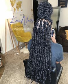 Distressed Locs, Hair Secrets, Faux Locs Hairstyles, 80s Hair, Afrikaanse Mode, Protective Hairstyles Braids, Goddess Locs, Box Braids Styling