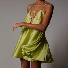 Trending Fits, Bday Vibes, Dresses Glam, Mode Pop, Lime Green Dress, House Fashion, Low Back Dresses, Rock Outfit, Travel Wear