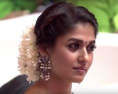 Onam Hairstyles, Hairstyles For Saree, Nayanthara Hairstyle, Hair Styles For Short Hair, Bridal Hairstyle Indian Wedding, Nazriya Nazim, Navel Hot, Wedding Hair Up