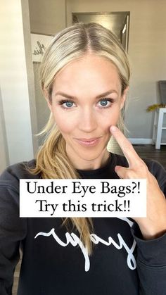 How To Remove Bags Under Eyes, Eyeshadow Tips And Tricks, Makeup For Bags Under Eyes, Makeup For Baggy Eyes, Concealer For Eye Bags, Concealer For Under Eye Bags, Makeup For Puffy Under Eyes, How To Blend Concealer Under Eyes, Make Up For Bags Under Eyes