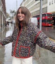 Decoration Stand, Cropped Puffer Jacket, Winter Mode, Fall Layers, Floral Print Shorts, Short Coat, Print Jacket, Evening Attire