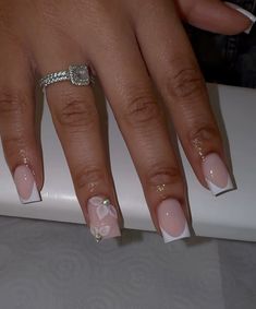 Short Nails Glitter French, Nails Back To School 2024, Shirt Acrylic Nails Designs, Square French Tip Acrylic Nails Design Short, Nails Acrylic Square Short, Cute Acrylic Nails Short, White French Tip Nails Short, Cute Nails Acrylic Short, Nails For Hoco