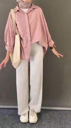 Discover the versatility of hijab outfits that can easily transition from Muslimah Summer Outfits, Mom Jeans Black, Fesyen Islam, Hijab Fashion Summer, Estilo Hijab, Modest Casual Outfits, Stile Hijab, Mode Turban, Amazing Dresses