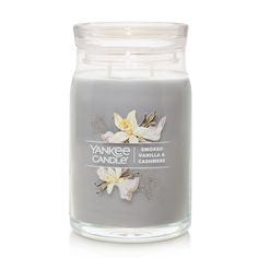 yankee candle with white flowers on it