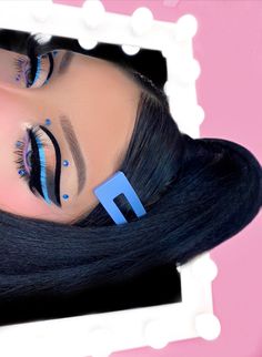 Makeup Looks With Blue Eyeliner, Black And Blue Makeup, Blue And Black Makeup, Blue And White Makeup, Eye Makeup For Small Eyes, Blue Graphic Liner, Makeup For Deep Set Eyes, Shine Makeup, Makeup For Small Eyes