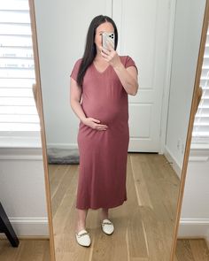 casual maternity outfit | pink midi dress from pink blush | Lady in Violet Style Blog Olive Green Midi Dress, Casual Maternity Outfits, Red Floral Print Dress, Dresses For Spring, Navy Blue Cocktail Dress, Navy Blue Maxi Dress, Post Partum Outfits, Maternity Outfit, Purple Midi Dress