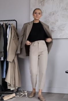 Beige Trousers Office Outfit, Beige Trousers Outfit Fall, Congress Outfit Woman, High Waist Beige Trousers For Workwear, Beige Tailored Trousers Outfit, Beige Trouser Outfit Women, Chic Tailored Beige Pants, Lidia Tomlinson, Beige Hose