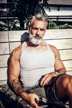 BEARDREVERED older men Style hair beard tumblr Style Anthony Varrecchia, Men Over 50, Older Man, Smart Men, Chuck Norris, People Dress