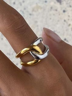 DETAILS
Composition: Titanium Steel Apple Coloring, Grid Style, Twist Ring, Color Swatches, Accent Colors, Two Tone, Gold Rings, Care Instructions, Ring Size