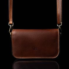 von baer isabella womens small leather shoulder bag solid brown front view Trips Abroad, Small Leather Purse, Designer Purses, Solid Brown, Small Notebook, Beautiful Inside And Out, Purses Designer, Vegetable Tanned Leather, Leather Purse