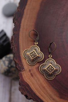 Antique Brass Medallion Earrings // Quatrefoil Earrings // Clover Earrings // Cross Earrings // Ornate Dainty Bronze Victorian Rustic - Etsy Medival Earrings, Medallion Earrings, Earrings Cross, Clover Earrings, Buffalo Ny, Cross Earrings, Antique Brass, Buffalo, Dangle Drop Earrings