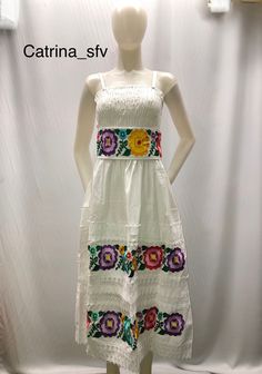 Beautiful 100% cotton machine embroidered flowers blanket dress includes an embroidered belt MEXICAN DRESS, short Mexican dress, handmade dress, embroidered dress, typical dress, regional dress, the perfect dress for a Mexican party or any other event the dress is uni size the dress expands from girl up to 2XXL Blanket Dress, Mexican Embroidered Dress, Mexican Fashion, Embroidered Belt, Latina Fashion, Mexican Dresses, Super Cute Dresses, Mexican Party, Peasant Dress