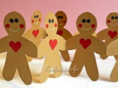 Happy Paper Gingerbread Men Garland | This adorable gingerbread garland is getting us SUPER excited for Christmas! Free Christmas Crafts, Gingerbread House Parties, Gingerbread Party, Gingerbread Crafts, Christmas Gingerbread Men, Christmas School, 12 December, Gingerbread Men, Paper Garland