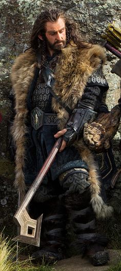 Thorin is the best looking dwarf! Love his axe and his bow too! Hobbit Movie, The Hobbit Movies, Desolation Of Smaug, An Unexpected Journey, Ralph Macchio, Fellowship Of The Ring