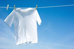 How To Whiten Clothes, Laundry Help, Plain White T's, Mode Kawaii, White Laundry, Vinegar Uses, Plain White T Shirt, Diy Cleaning Hacks, Cleaners Homemade