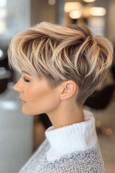 Short Haircuts Ideas, Pixie Haircuts For Women, Short Sassy Haircuts, Haircuts Ideas, Dare To Be Different, Short Hair Color, Pixie Haircuts