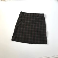 vintage gorgeous forest green with black and burgundy tartan plaid print stretch  size 6 with back zipper closure in excellent condition measurements: 30" waist 18" length vintage 2000s tartan plaid green black skirt size 6 forest above knee size s y2k cyber grunge mini emo gothic downtown girl skirt academia Vintage 2000s, Downtown Girl, Dream Style, Plaid Print, Tartan Plaid, Black Skirt, Above Knee, Dream Wardrobe, Forest Green