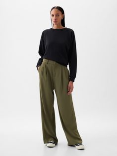 365 High Rise Pleated Trousers | Gap Womens Style 2024, Tan And Green Outfits, Olive Green Trousers Outfit, Pleated Trousers Outfit, Olive Outfits, Green Trousers Outfit, Olive Green Pants Outfit, Dark Khaki Pants, Khaki Pants Outfit