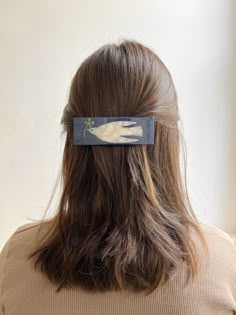 Barrettes In Curly Hair, Silver Hair Pieces, French Barrette Hairstyle, Angelic Accessories, Painted Feathers, Clover Print, Silver Hair Accessories, Eye Detail, Peace Happiness