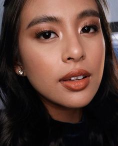 Glass Skin Wedding Makeup, Graduation Makeup Morena, Gabbi Garcia Makeup, Eyeshadow For Morena, Eyeshadow For Tan Skin, Morena Make Up Look, Medium Tan Skin Makeup, Filipino Bridal Makeup