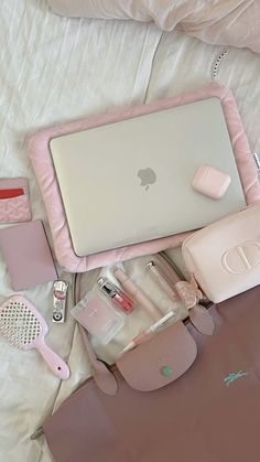 Kate Aesthetic, Soft Girl Makeup, Punk Makeup, Inside My Bag, Soft Pink Theme, Pastel Pink Aesthetic, Pink Girly Things, Pink Vibes