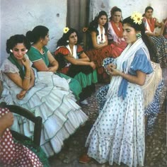 Spanish Woman Aesthetic, Vintage Mexican Fashion, Spanish Culture Aesthetic, Romani Clothing, Flamenco Aesthetic, Spanish People, Spanish Woman