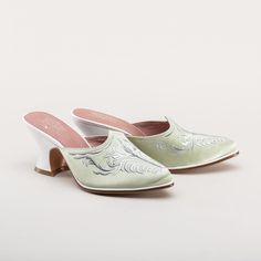 American Duchess: Antoinette Women's 18th Century Mules (Green)