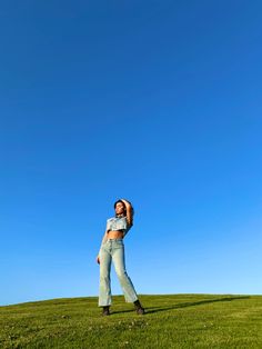 Blue skies photography inspo instagram aesthetic instagram pose idea photoshoot inspo large meadow green field dr martins all jean outfit jean on jean Grass Aesthetic Photoshoot, Green Field Photoshoot, All Jean Outfit, Jean On Jean, Idea Photoshoot, Meadow Photography, Outfit Jean, Blue Sky Photography, Bday Shoot