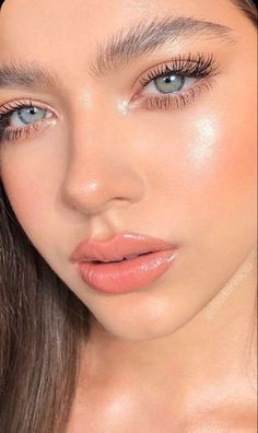 Simple Makeup Looks Full Face, Light Ball Makeup, Simple Makeup Looks Natural Blue Eyes, Light Clean Makeup Look, Classy Glowy Makeup, Basic Formal Makeup, Barely Makeup Look, Slight Makeup Natural Looks, Light Natural Prom Makeup