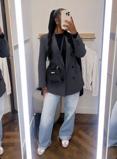 Classy Blazer Outfits For Women, Modesty Outfits Summer Casual, Clean Girl Fall Outfits Black Women, Classy Jean Outfits For Women, Modest Winter Outfits Casual, Samba Shoes Women, White Samba Adidas, Black Adidas Samba Outfit, Adidas Sambas Outfits Women