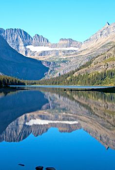 mountains and water with the words montana travel planning guide on it in front of them