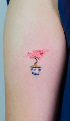 a small bonsai tree tattoo on the right thigh