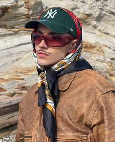 Looks Hip Hop, Bandanas Men, Men's Street Style, Men's Streetwear, Classy Outfits Men, Scarf Outfit, Bandana Styles, Street Style Outfits Men, Men Stylish Dress