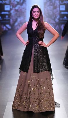 Neeta Lulla, India Fashion Week, Indian Gowns Dresses, Kurti Designs Party Wear, Indian Gowns, Designer Party Wear Dresses, Indian Dress, Lakme Fashion Week