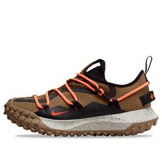 Nike ACG Mountain Fly Low GTX SE Hiking Shoes Nike Snkrs, Perfect Sneakers, Baskets Nike, Nike Acg, Latest Sneakers, Nike Fashion, Sneakers Men Fashion, Nike Sneakers, Men's Grooming