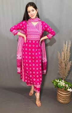 Sambalpuri Kurti, Muslim Outfit Ideas, Dress Stitching, Long Kurtis, Anarkali Dress Pattern, Indian Bridal Lehenga, Fancy Sarees Party Wear