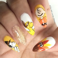 Peanuts Charlie Brown snoopy thanksgiving nail art design Snoopy Nails Thanksgiving, Charlie Brown Thanksgiving Nails, Snoopy Fall Nails, Charlie Brown Nails, Snoopy Thanksgiving, Holidays Nails, Nails Thanksgiving, Brown Nail Art