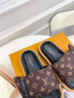 Size: 35-47 It comes with Dust box, Care manual, Tag, and Paper bag.Size Guide: Lv Slides, Pool Pillow, Fashion Shoes Heels, Lv Shoes, Slippers For Women, Girly Shoes, Louis Vuitton Sandals, Gucci Men Shoes, Louis Vuitton Boots