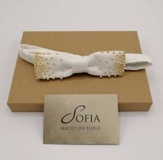 This wonderful bow tie is unique. It is pre-tied and equipped with an adjustable closure. Sofia's bow tie was made from strong cotton and then embroidered with fine golden beads. This gives the bow tie its uniqueness 100% cotton, cream Embroidered with golden beads Pre-tied Adjustable closure approx. 25 cm - 50 cm Dimensions approx. 11 cm x 3 cm Embroidery Unique, Golden Beads, Handmade Embroidery, Tie Accessories, Suit And Tie, Bow Ties, Bow Tie, Sofia, Etsy Accessories