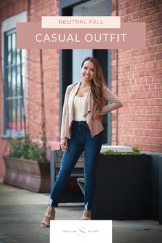 It is fall weather and these casual outfits are perfect for Fall! Including this petite friendly jacket paired perfectly with comfortable jeans! Check out more casual fall outfits that are stylish, chic, cozy and perfect for those autumn looks! Fall Outfit Plus, Fall Casual Outfits, Neutral Fall Outfits, Autumn Looks, Comfortable Jeans, Early Fall Outfit, Women's Casual Style