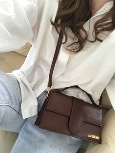 Jacquemus Bag Outfit, Purse Outfit, Sacs Tote Bags, Jacquemus Bag, My Style Bags, Dream Bag, Luxury Bags Collection, Bag Obsession, Brown Purse