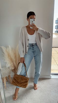 Ring Outfit, It Girl Aesthetic, Transitional Outfits, Outfit Denim, Outfits Curvy, Denim On Denim, Transition Outfits, Bohol