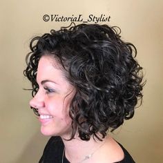 Short Curly Black Bob Curly Hair Bob Haircut, Short Curly Bob Hairstyles, Blonde Balayage Bob, Short Curly Hairstyles For Women, Tan Skin Blonde Hair, Wavy Bob Hairstyles, Short Curly Bob