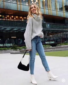 Women White Boots Outfit, Style White Boots Fall Outfits, Womens White Boots Outfit, Winter Outfit White Boots, White Mid Calf Boots Outfit, White Boots Outfit 2023, White Pointed Boots Outfit, White Boot Winter Outfit, How To Style White Boots Winter